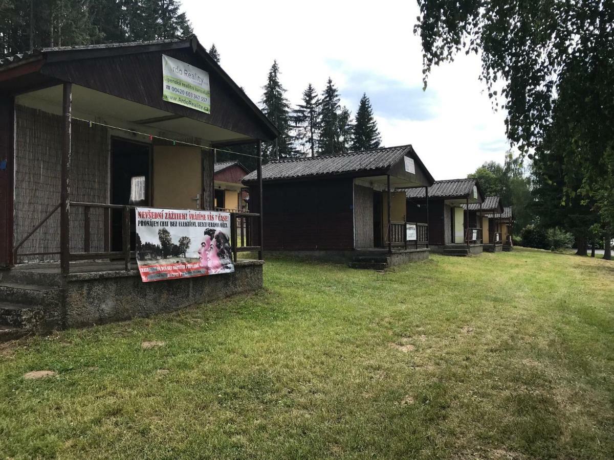 Retro Chaty U Plaze Lipno Hotel Cerna v Posumavi Exterior photo
